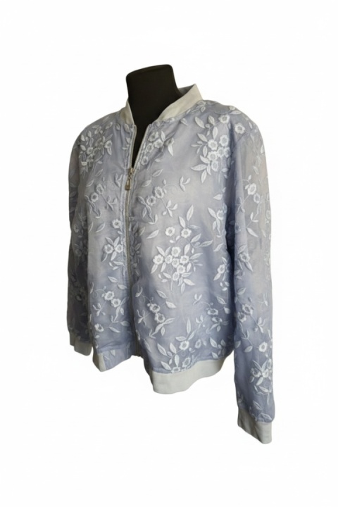 Kurtka bomberka Guillaume – haftowana organza 3D, pastelowy błękit – rozmiar L (40)